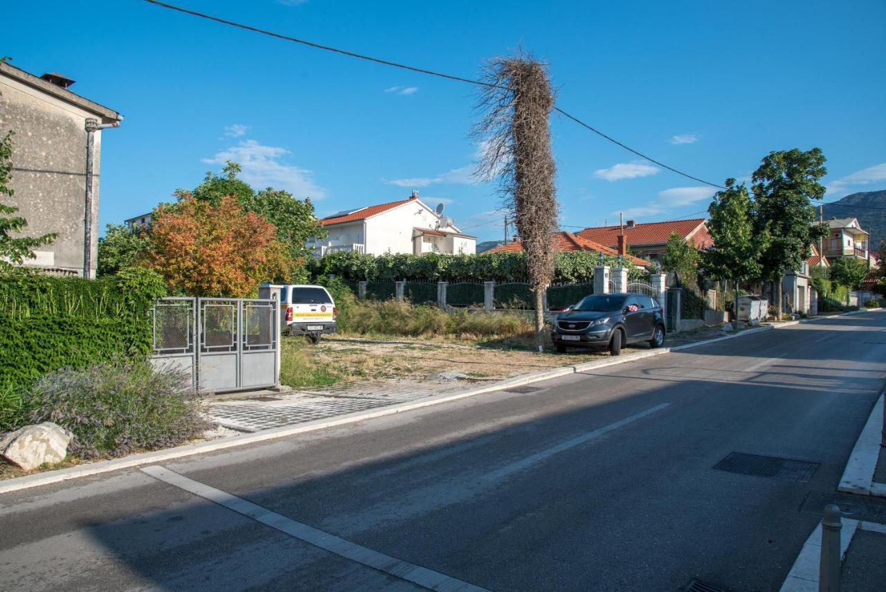 Apartments By The Sea Kastel Stari, Kastela - 15894 Kültér fotó